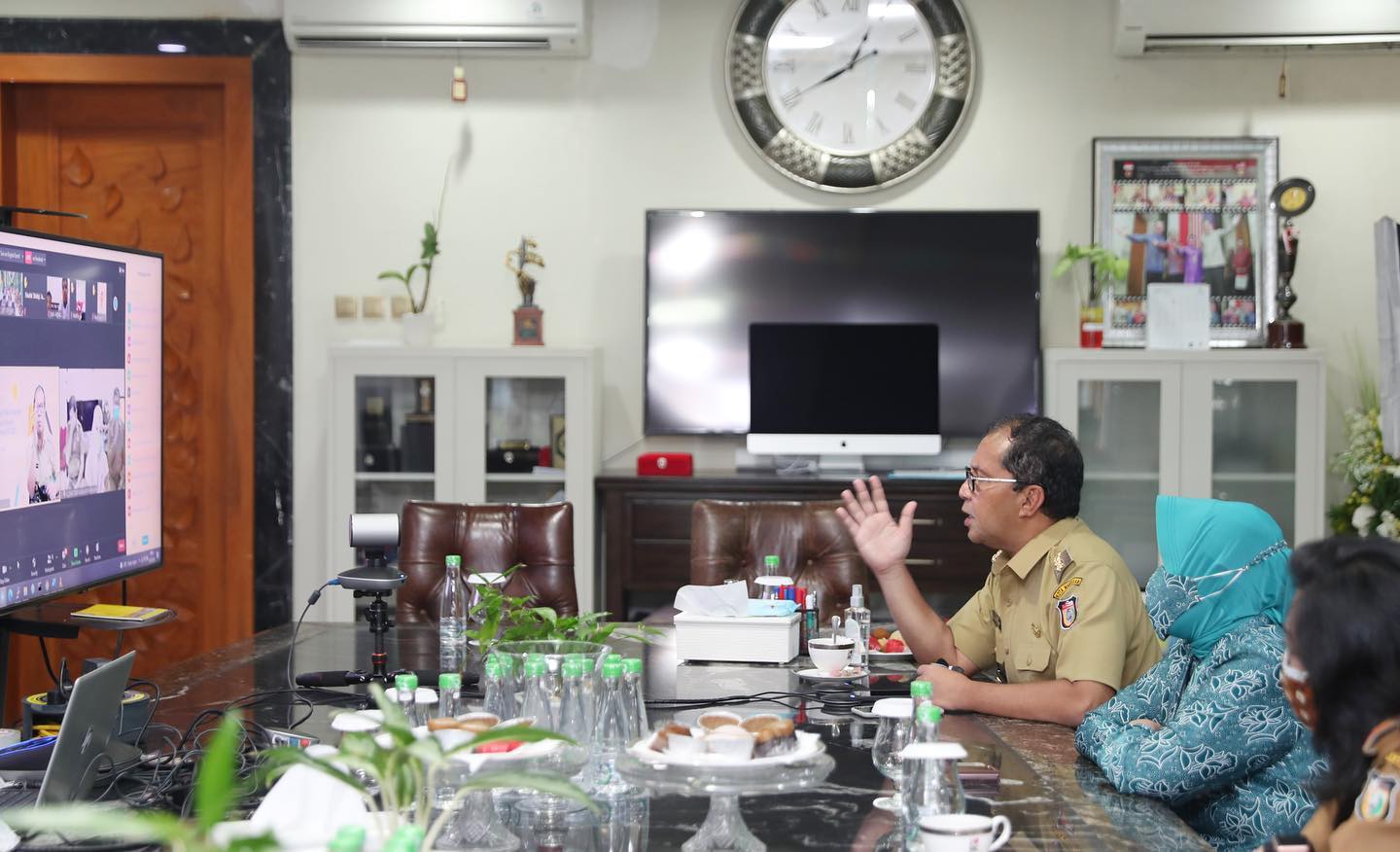 Bersama Ketua TP PKK Makassar, Wali Kota Buka Masa Pengenalan Lingkungan Sekolah